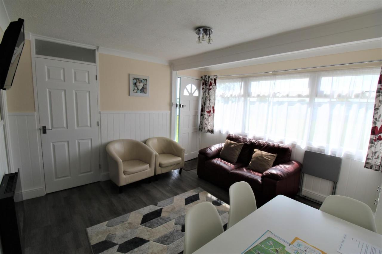 Relaxing Chalet On Popular California Sands Short Stroll To Beach, Nr Norfolk Broads & Great Yarmouth Scratby Exteriör bild